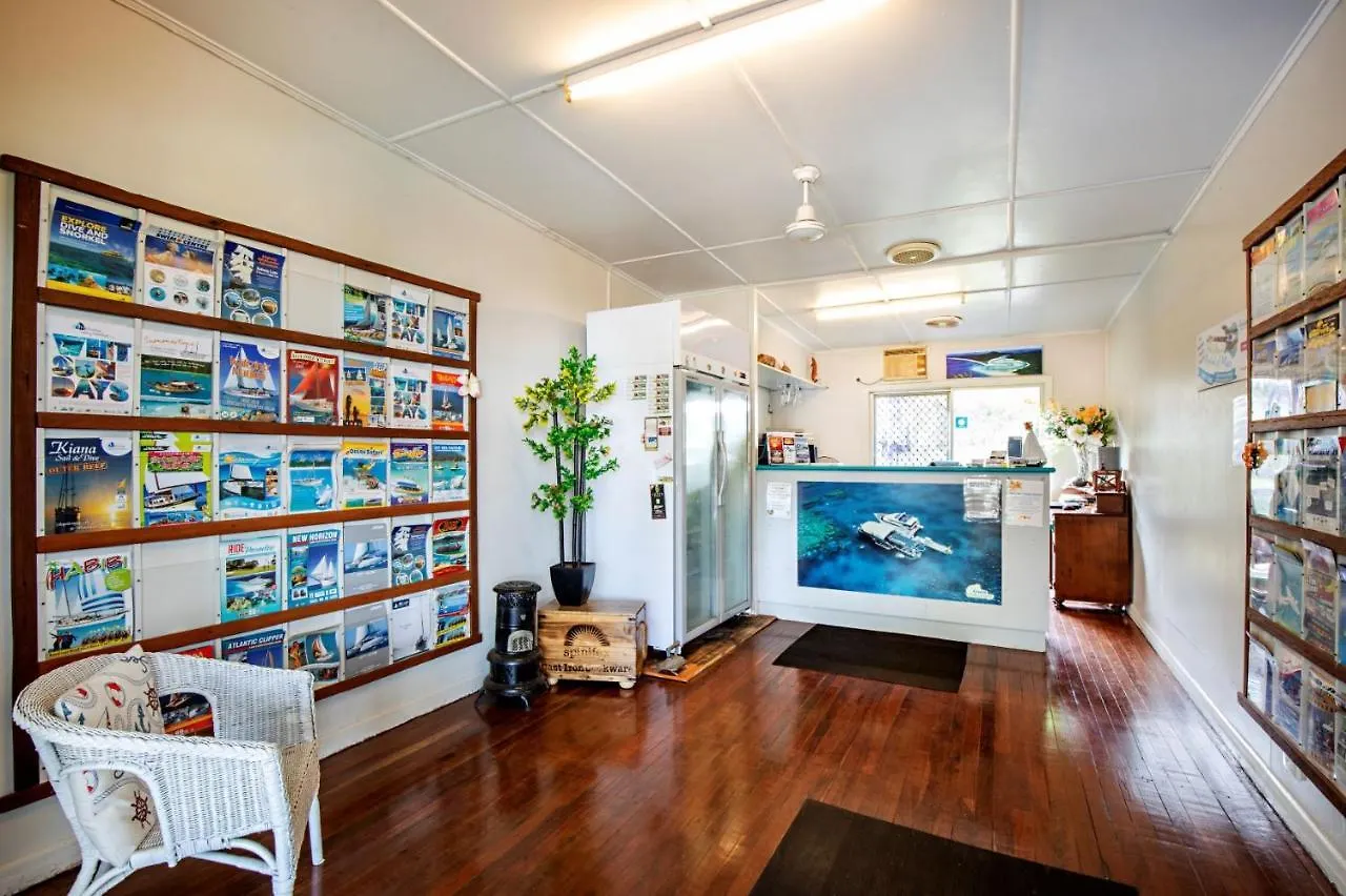 Bush Village Holiday Cabins Airlie Beach
