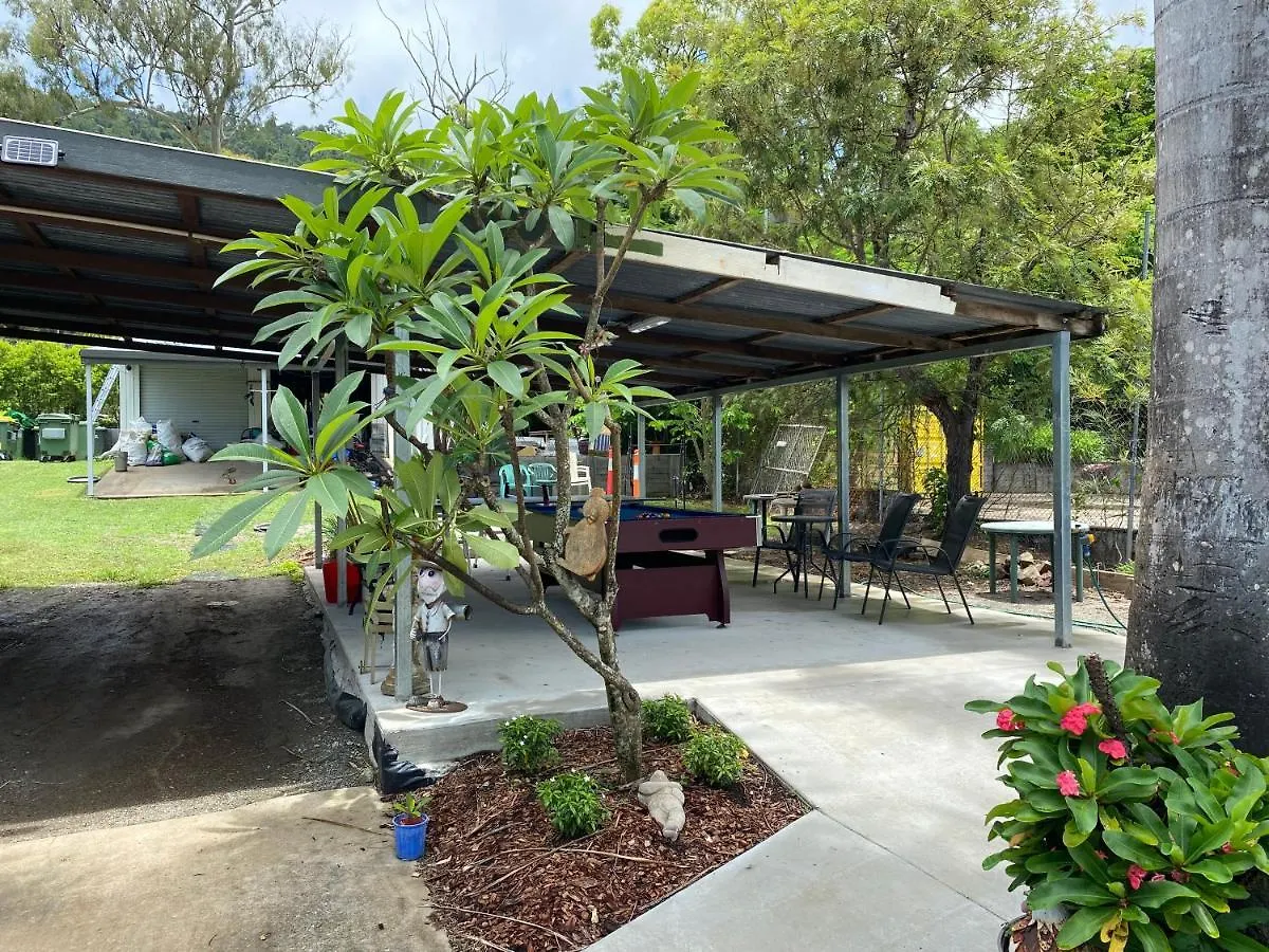 Bush Village Holiday Cabins Airlie Beach Holiday park