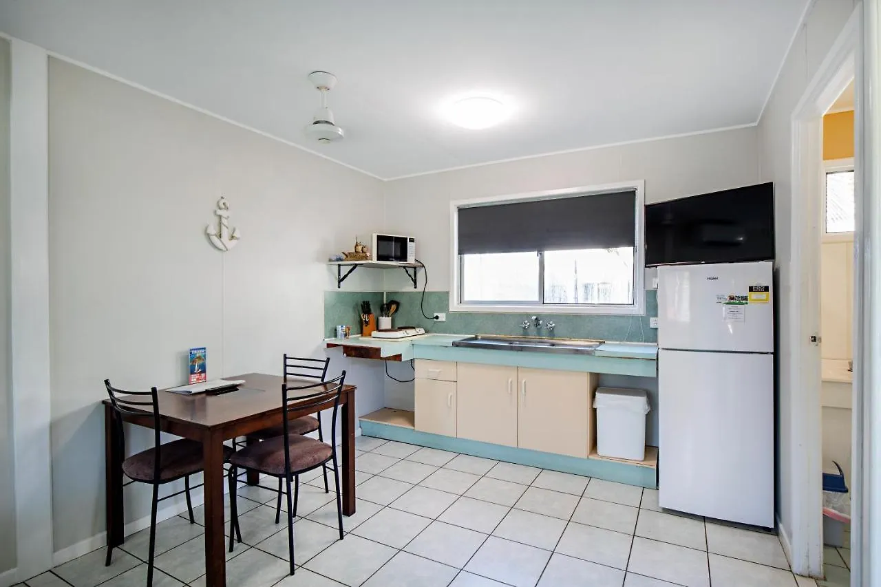 *** Holiday park Bush Village Holiday Cabins Airlie Beach Australia