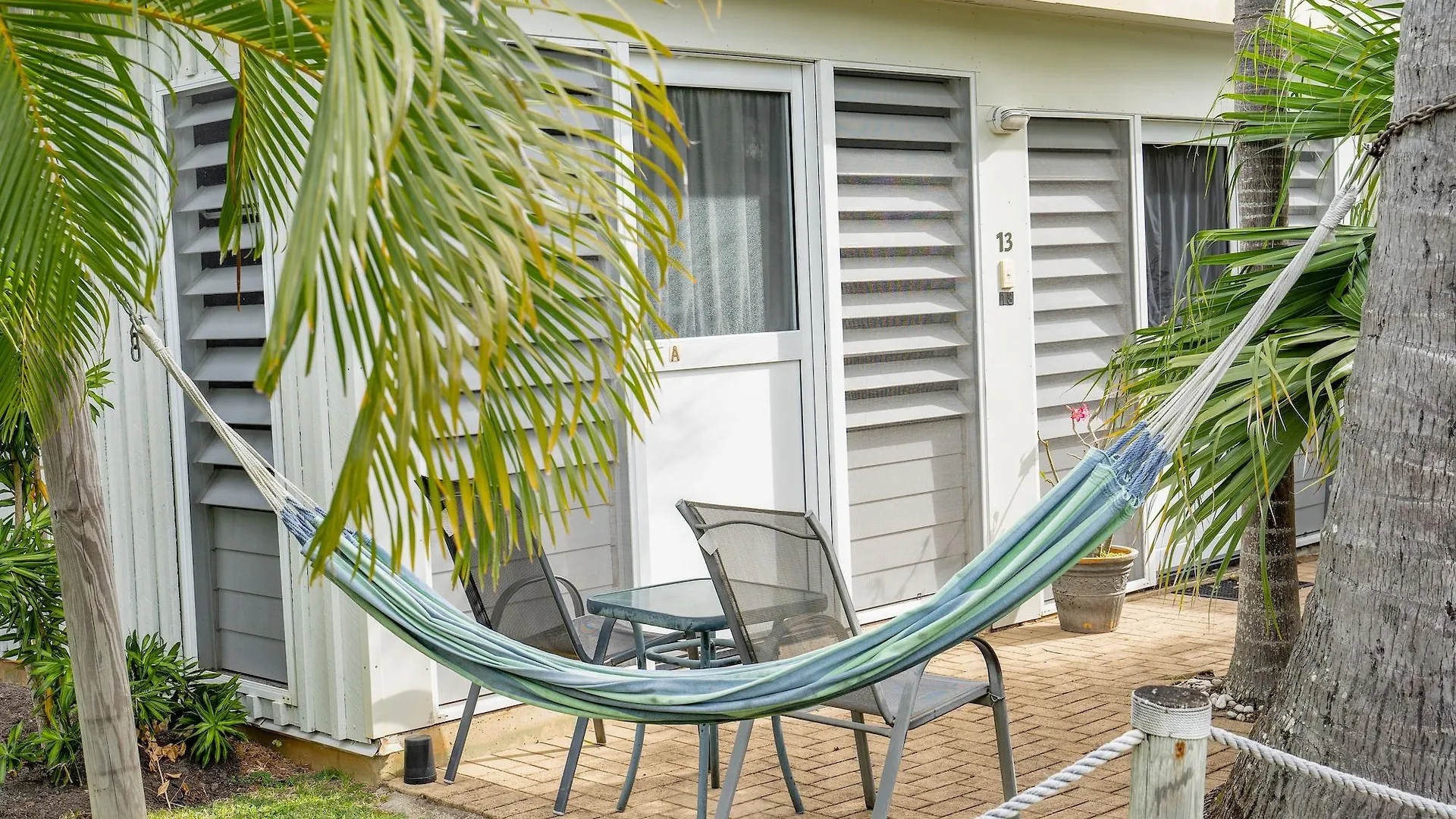 Bush Village Holiday Cabins Airlie Beach