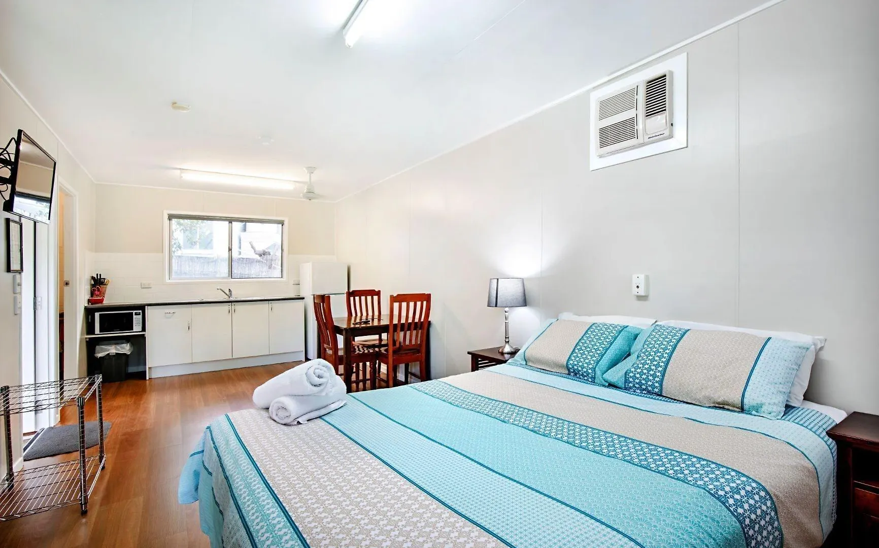Bush Village Holiday Cabins Airlie Beach Australia