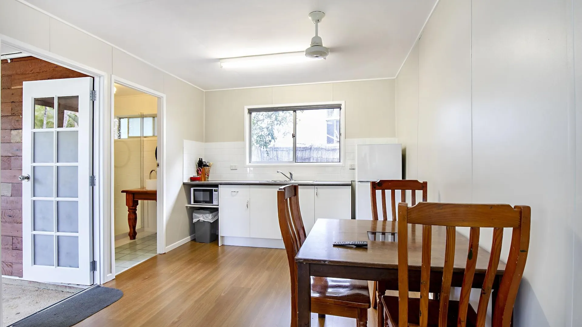 Bush Village Holiday Cabins Airlie Beach Holiday park