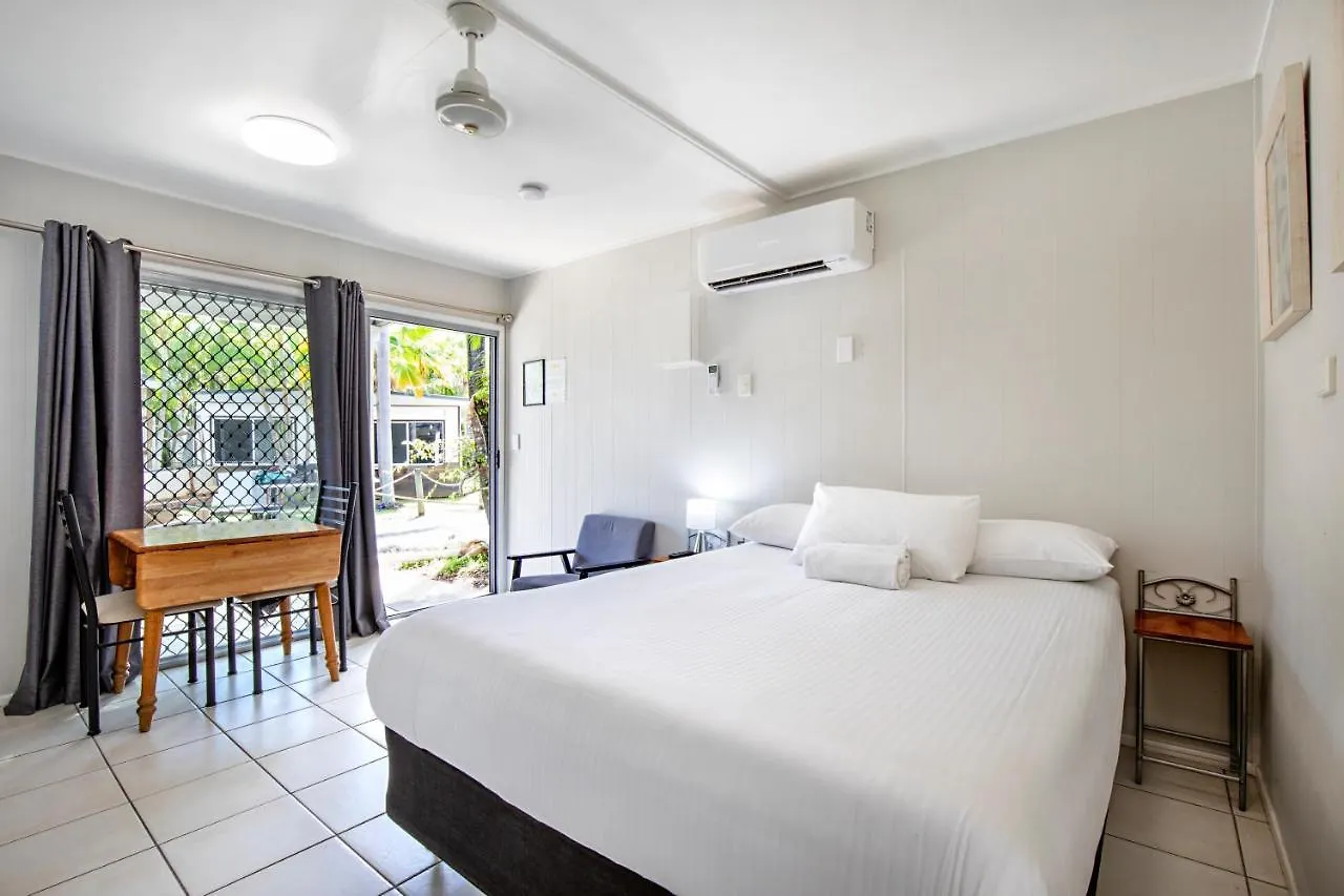 Bush Village Holiday Cabins Airlie Beach