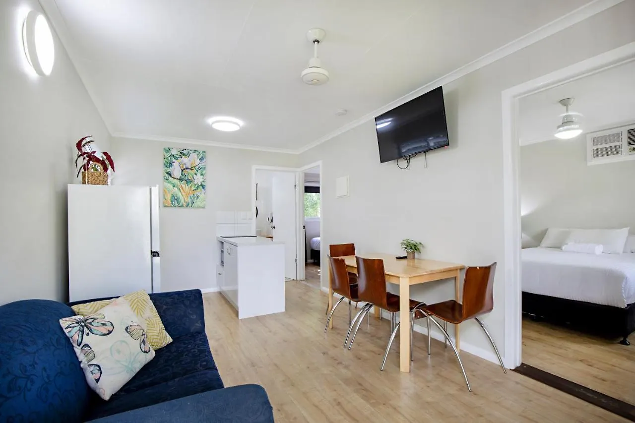 Bush Village Holiday Cabins Airlie Beach