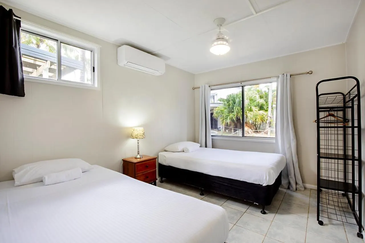 Bush Village Holiday Cabins Airlie Beach