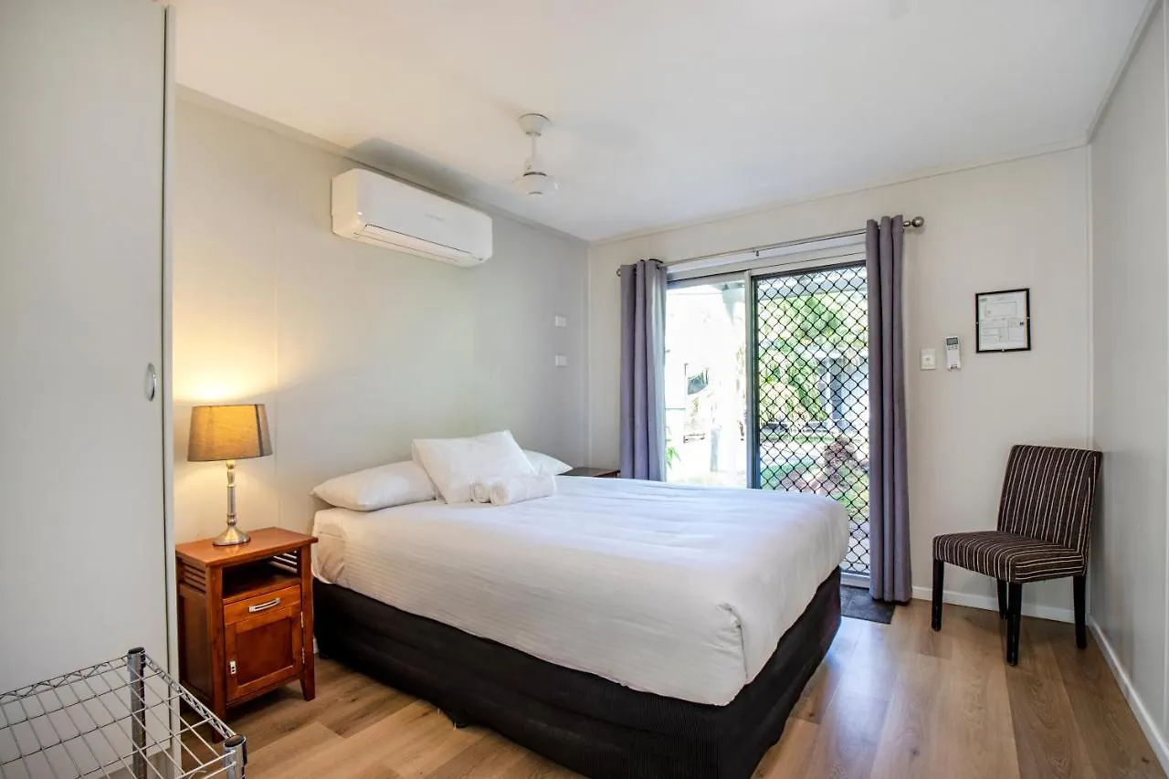 Bush Village Holiday Cabins Airlie Beach 3*,
