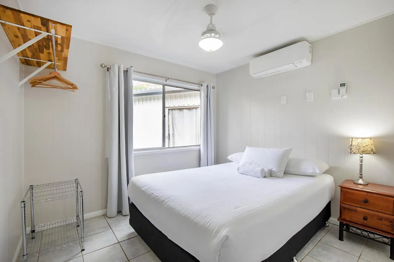 *** Holiday park Bush Village Holiday Cabins Airlie Beach Australia