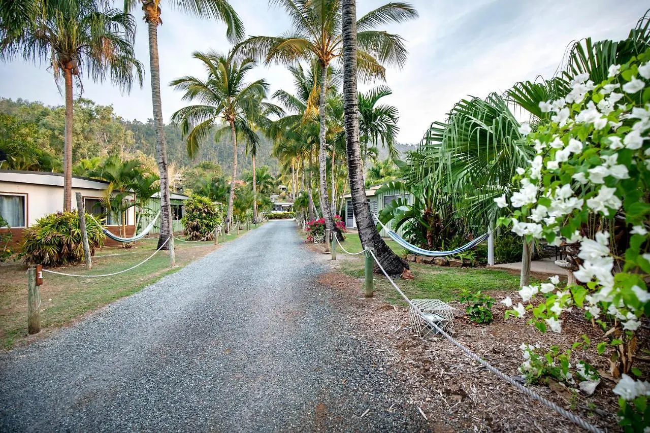 Bush Village Holiday Cabins Airlie Beach Holiday park
