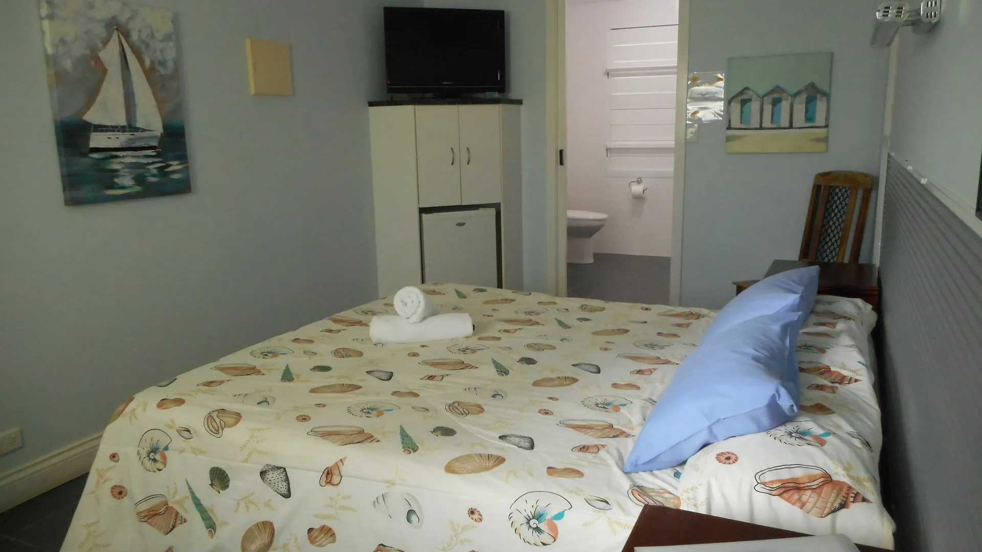 Bush Village Holiday Cabins Airlie Beach 3*,  Australia