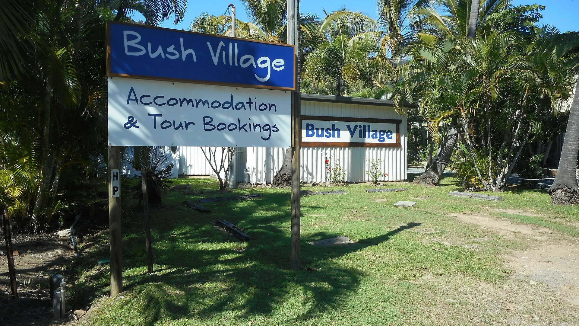 Bush Village Holiday Cabins Airlie Beach