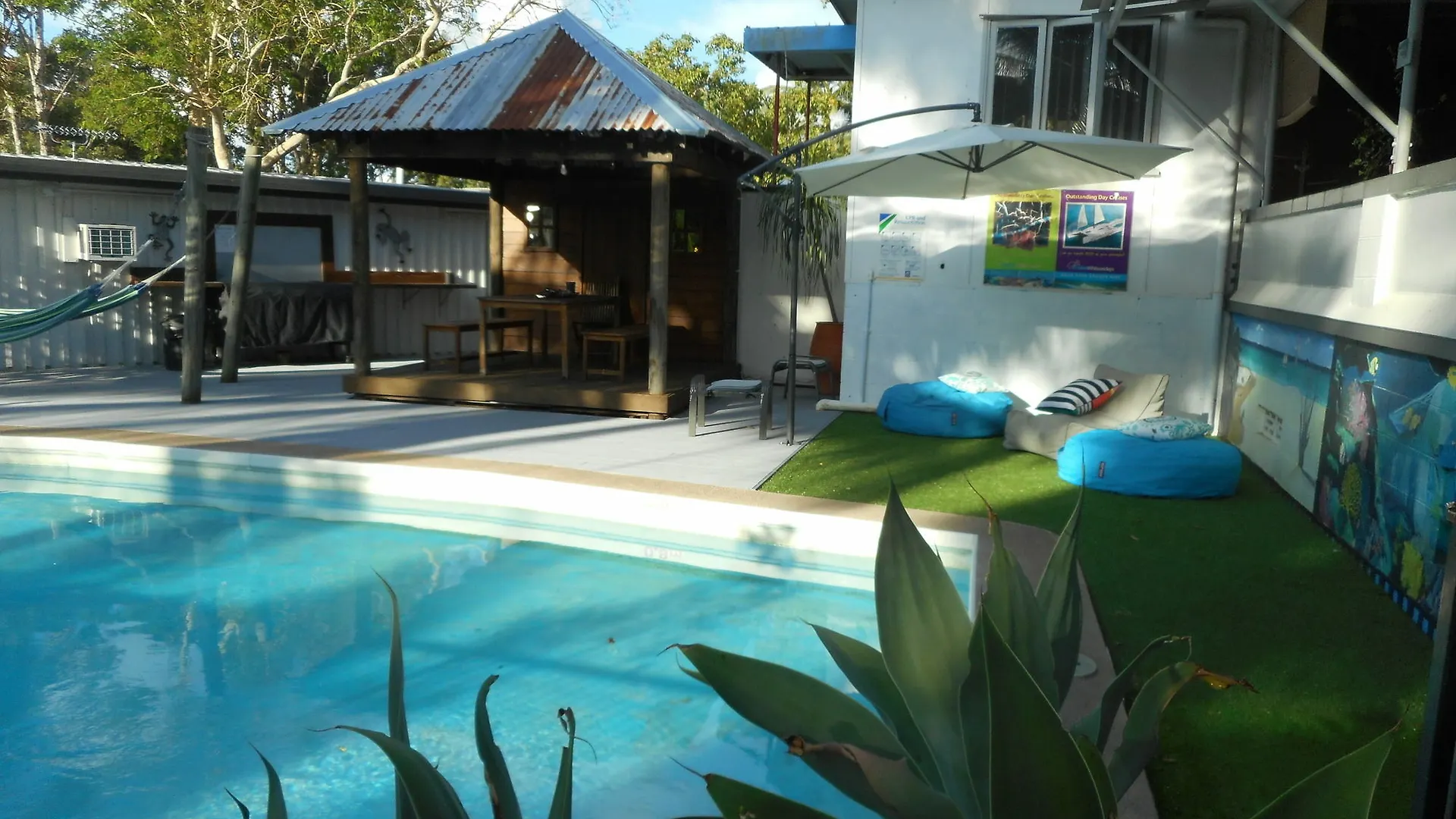 Bush Village Holiday Cabins Airlie Beach 3*,